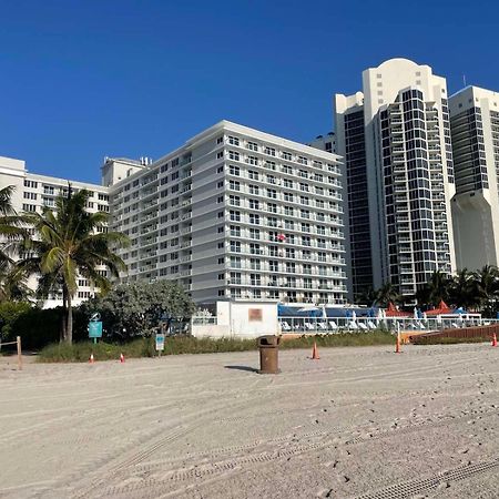 Beach Escape Private Studio Lejlighedshotel Sunny Isles Beach Eksteriør billede